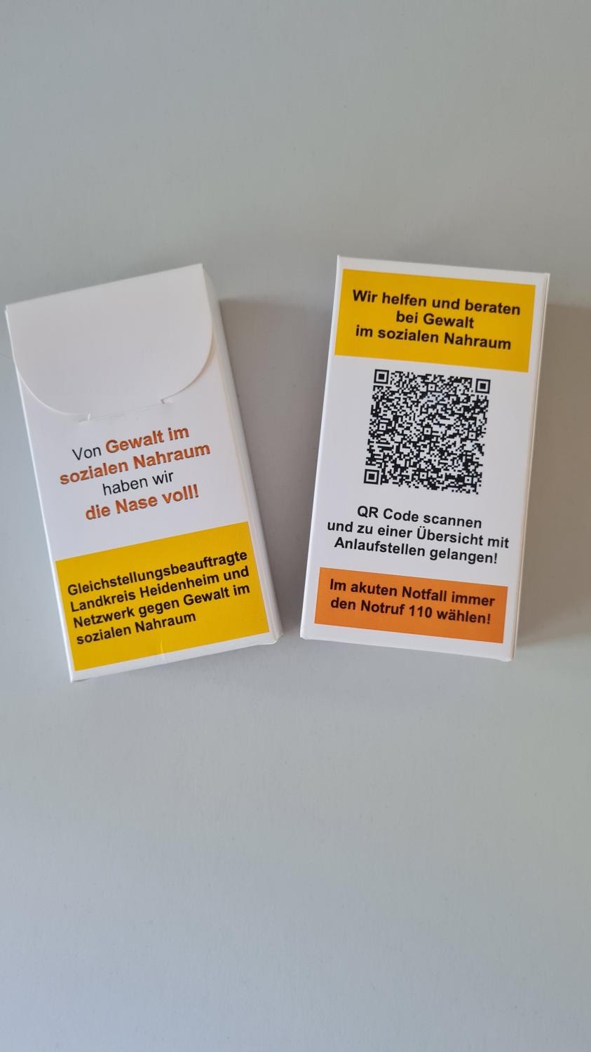 Rück- und Vorderseite einer Taschentuchpackung