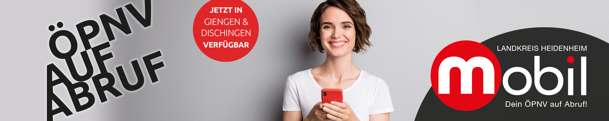 Frau mit Smartphone in der Hand, daneben Logo Landkreis Heidenheim mobil